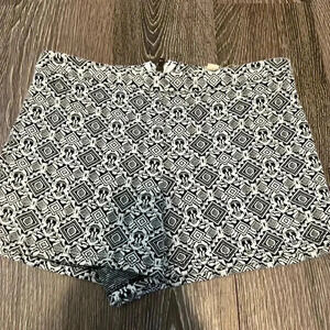 LA Hearts Women’s Patterned Shorts. Size Small